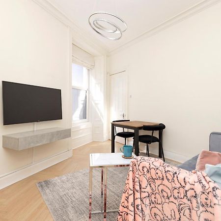 Joivy Modern Flat In City Centre - For Up To 3 Guests Daire Edinburgh Dış mekan fotoğraf
