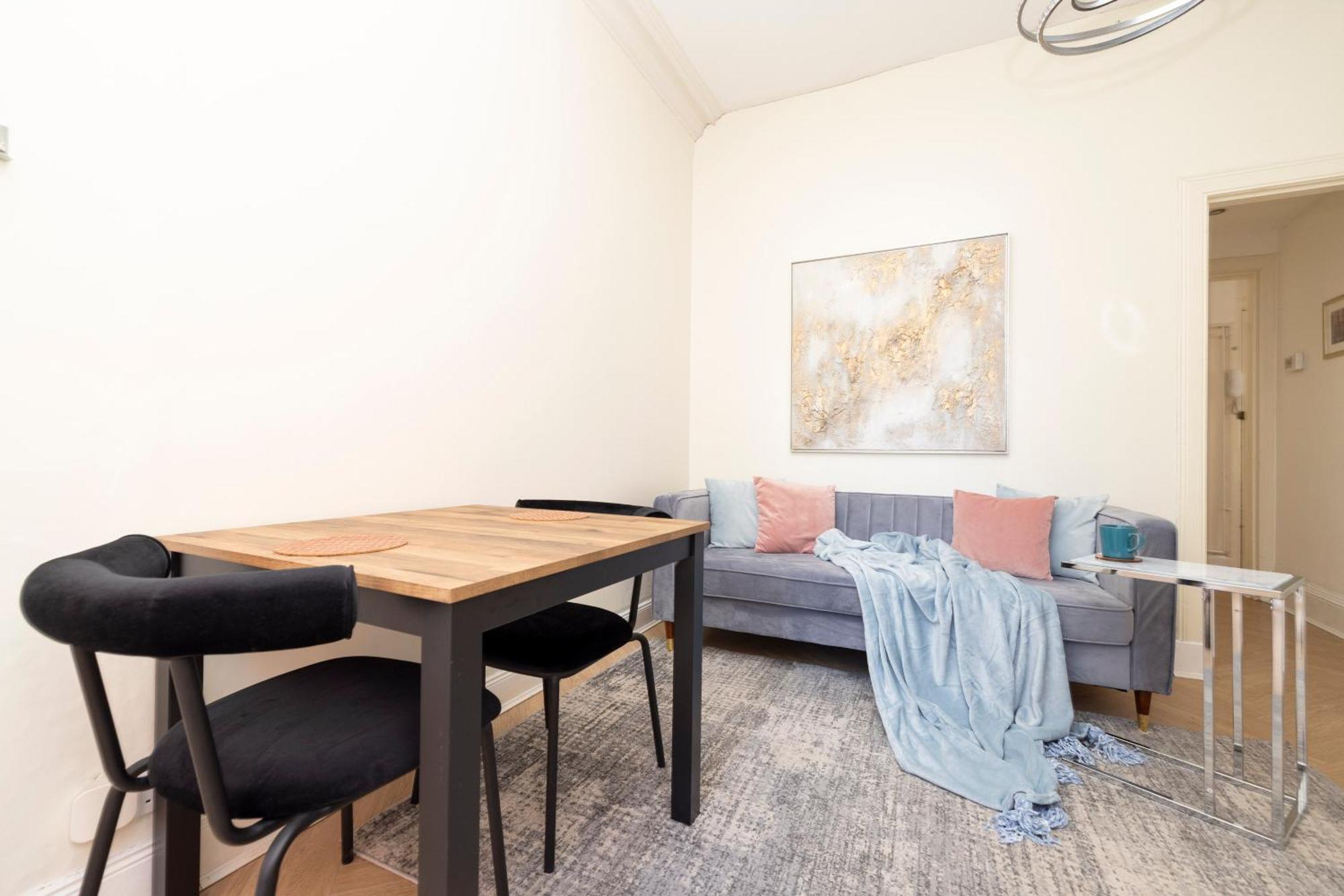 Joivy Modern Flat In City Centre - For Up To 3 Guests Daire Edinburgh Dış mekan fotoğraf