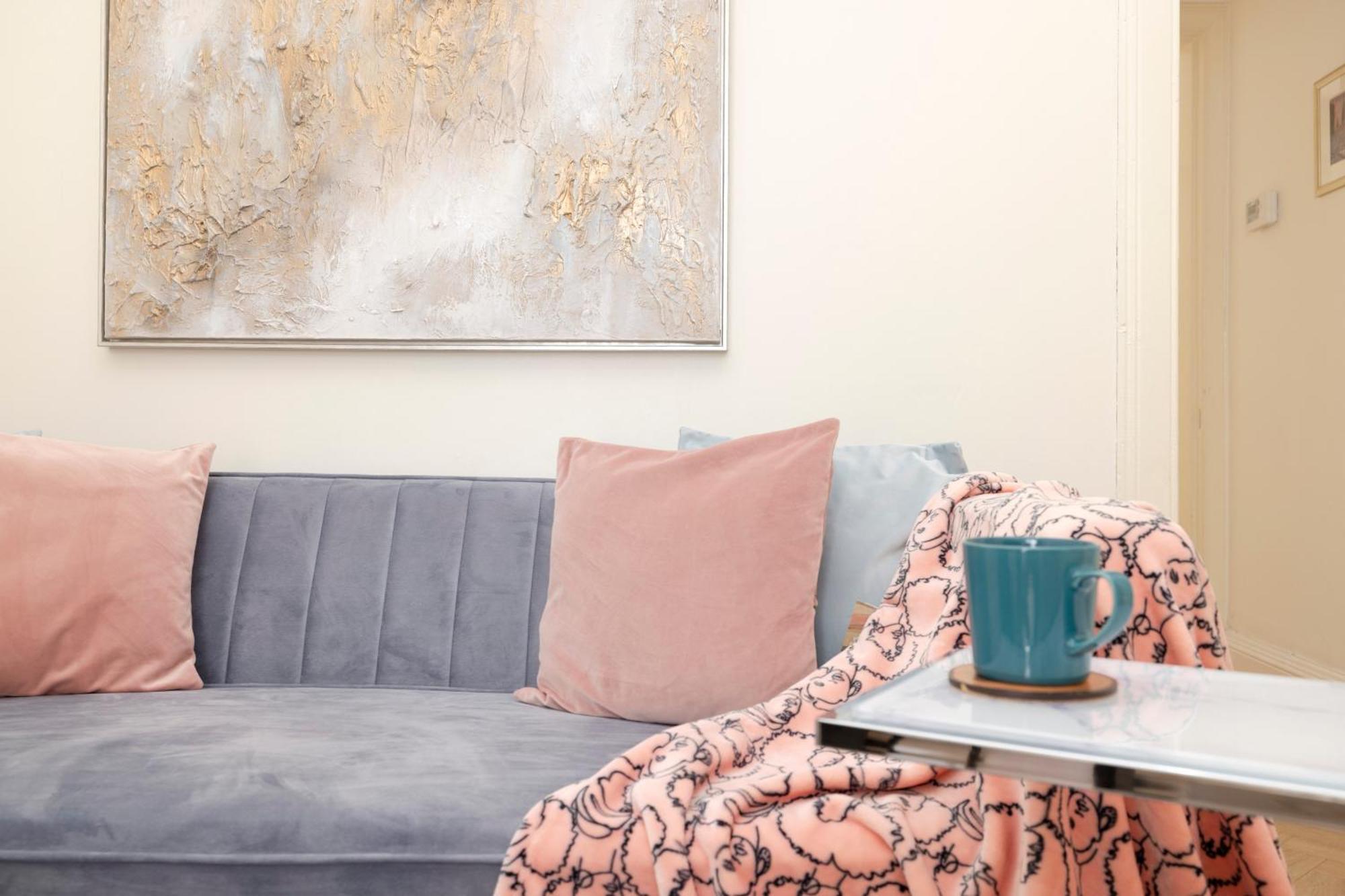 Joivy Modern Flat In City Centre - For Up To 3 Guests Daire Edinburgh Dış mekan fotoğraf