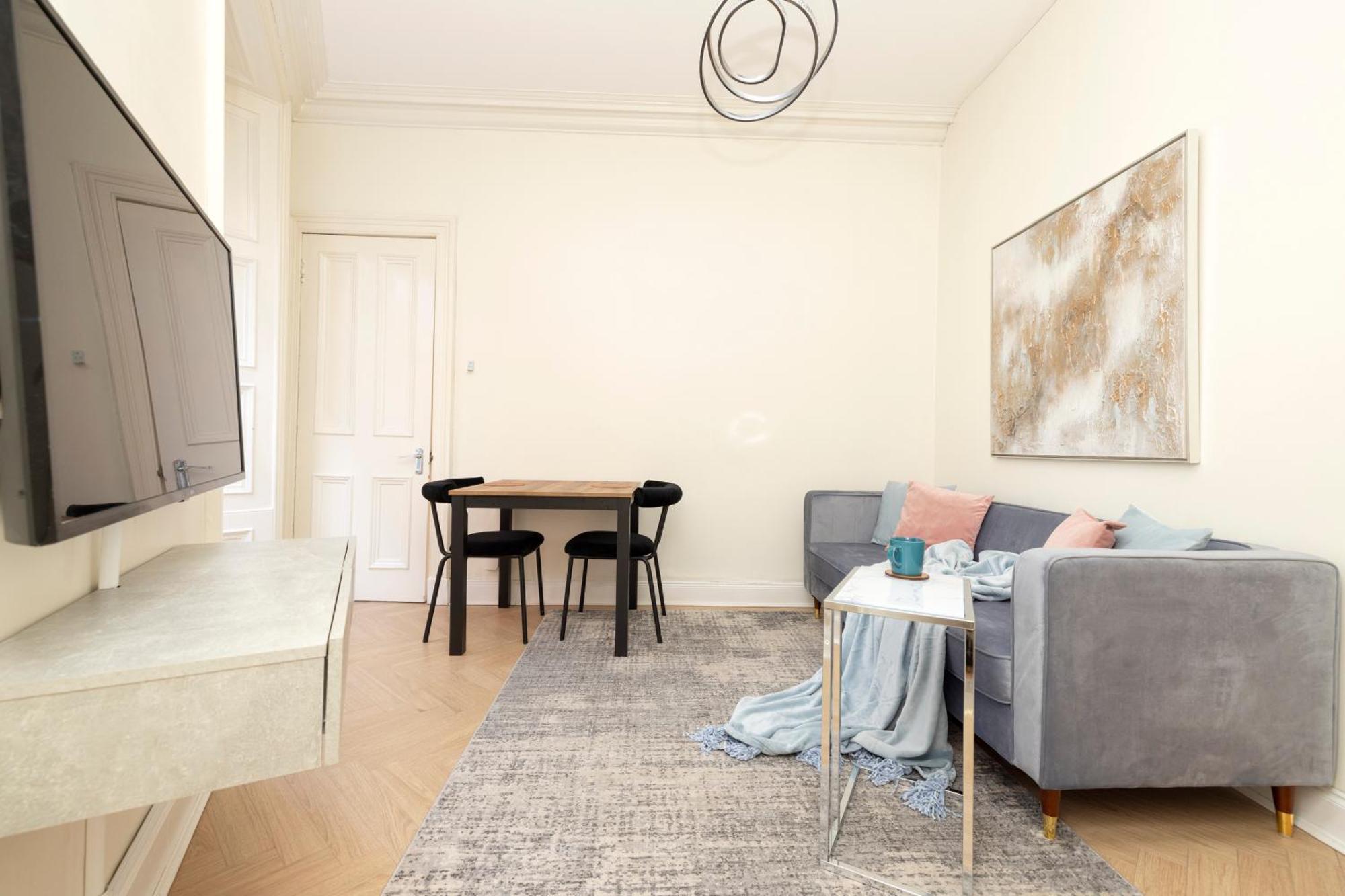 Joivy Modern Flat In City Centre - For Up To 3 Guests Daire Edinburgh Dış mekan fotoğraf